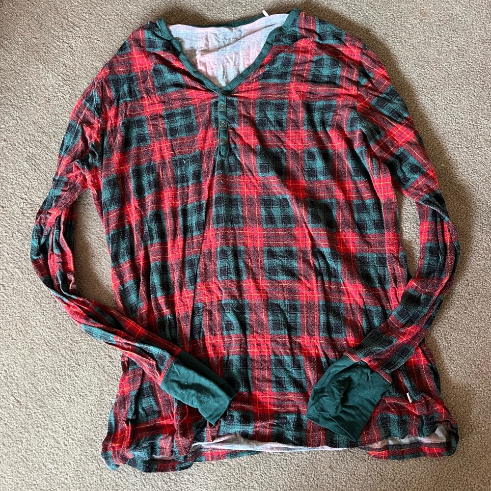 ❤️💚 Little Sleepies pajama top in Fireside Holiday Green & Red Plaid print 💚❤️